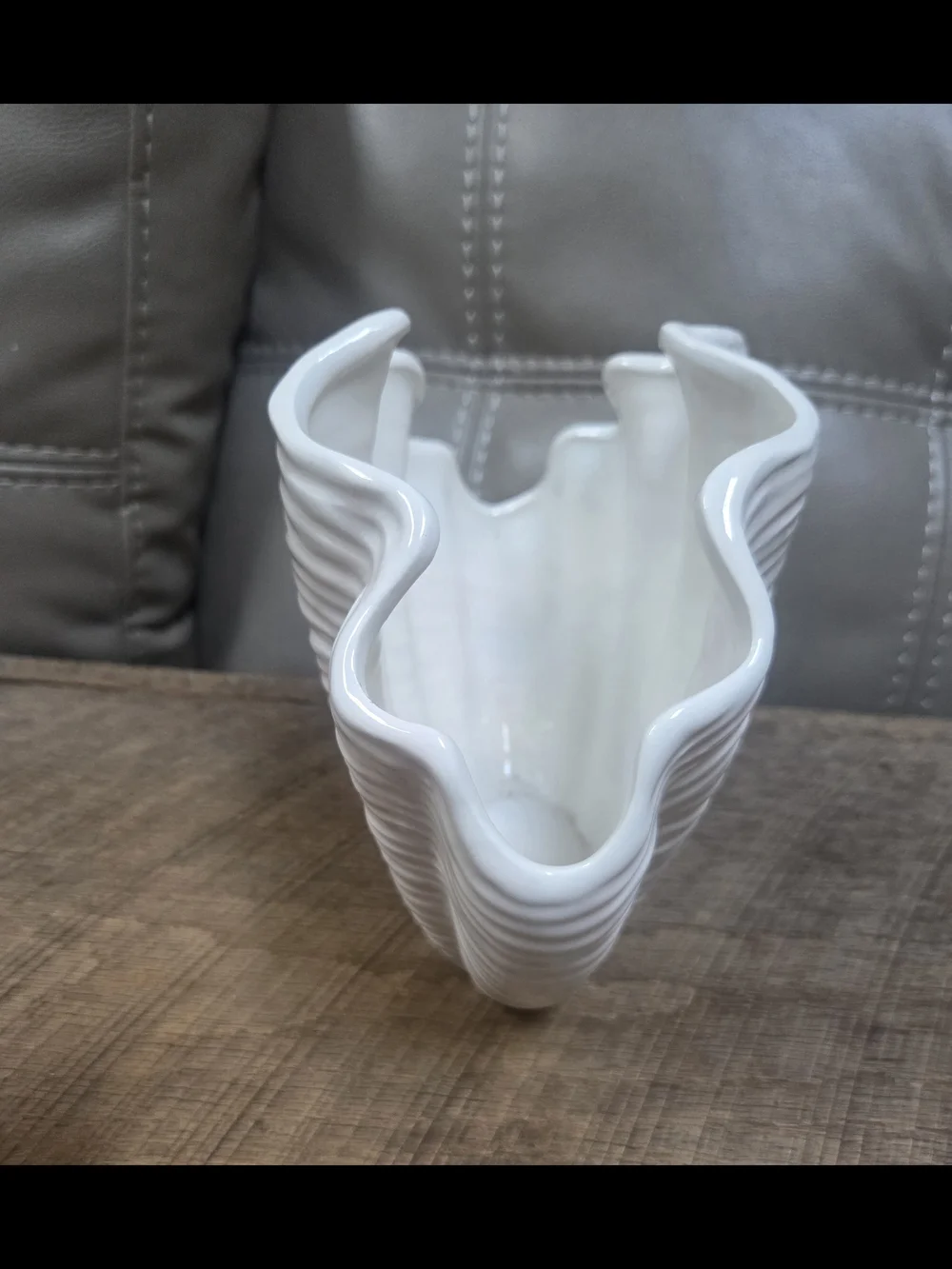 Kohl's White Scalloped Ceramic Vase ~ Coastal Decor ~ Bin Q